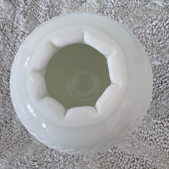 VINTAGE Milk Glass Ball Vase Westmoreland Ivy English Hobnail Pedestal NO FLAWS! - Picture 4 of 14